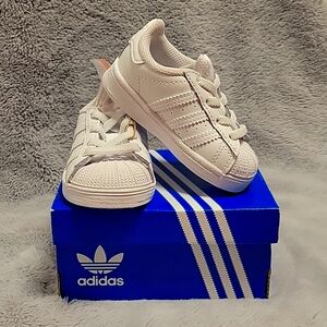 BNIB Adidas Superstar- White, 4k